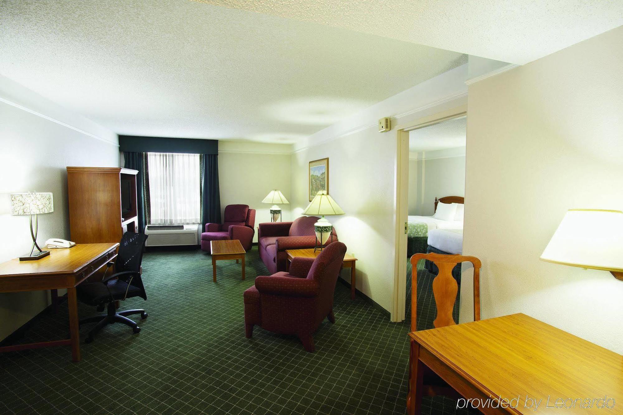 La Quinta By Wyndham Cincinnati Sharonville Bagian luar foto